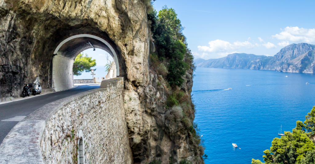 itinerari moto costiera amalfitana, positano, amalfi, campania